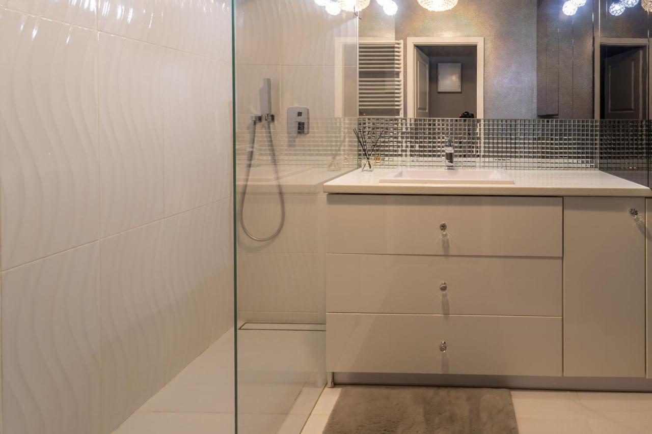 Kierbedzia 6 - Bezplatny Podziemny Parking - Free Parking - Piekny Ogrodek Z Tarasem - 2Km Lazienki Krolewskie - Wifi - Smart Tv 50 Cali - Good Apartments Varsovia Exterior foto