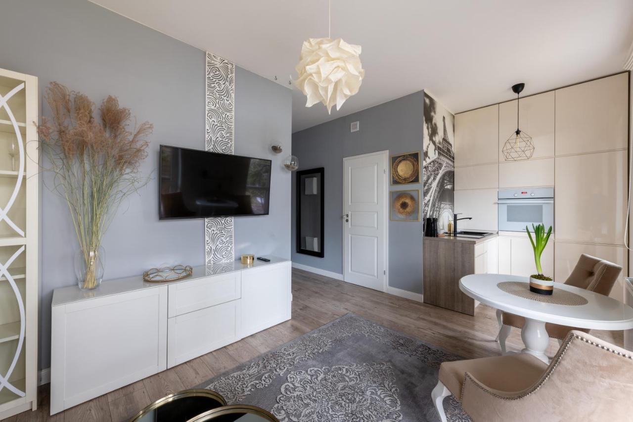 Kierbedzia 6 - Bezplatny Podziemny Parking - Free Parking - Piekny Ogrodek Z Tarasem - 2Km Lazienki Krolewskie - Wifi - Smart Tv 50 Cali - Good Apartments Varsovia Exterior foto